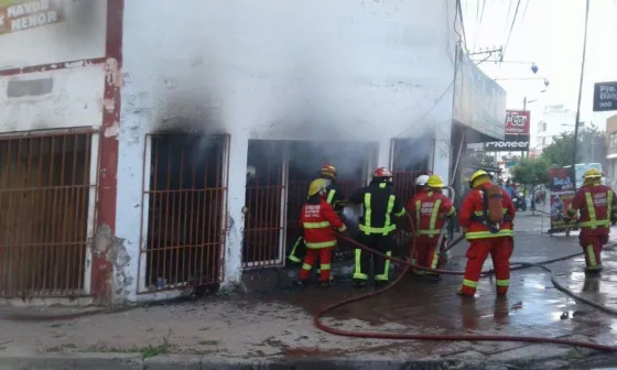 Se incendió un conocido local de motos