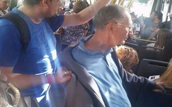 TERRIBLE: Eyaculó sobre una pasajera en un colectivo (VIDEO)