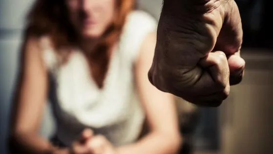 REPUDIO: Un cantante dijo que "Las que se dejan acosar son tontas"