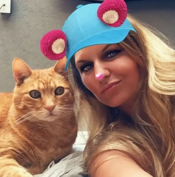 Una seguridad de Ideas del Sur sorprendió con sus fotos hot