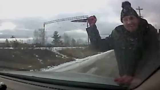 Un enfermo mental mató a dos mujeres en Rusia de manera salvaje. Video