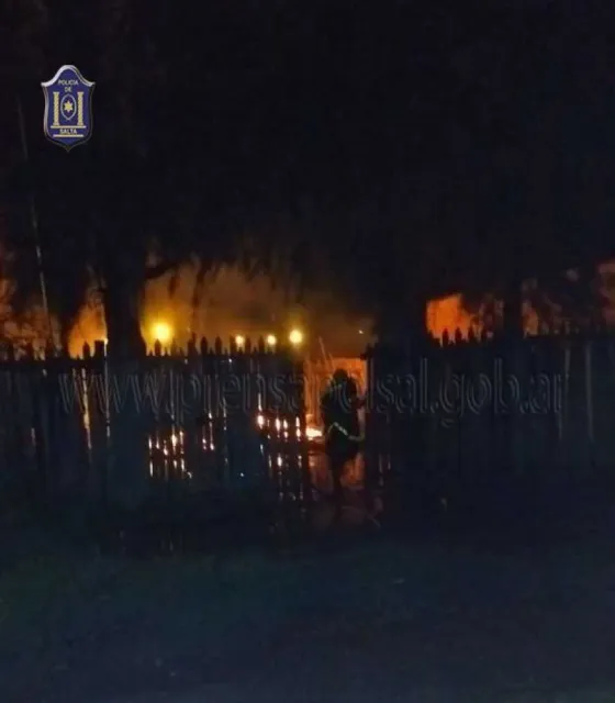 Un incendio consumió toda una vivienda