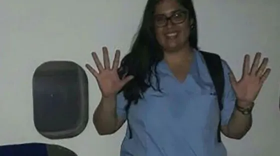 Delincuentes tiraron del tren a una joven para robarle el celular