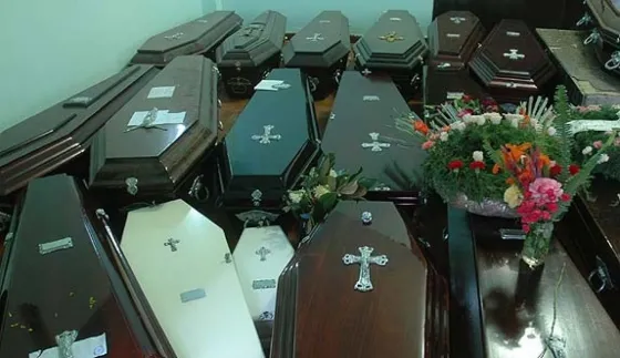 TREMENDO: Denuncian un mercado negro de ataúdes