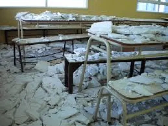 Quijano: Se cayó el techo de una escuela