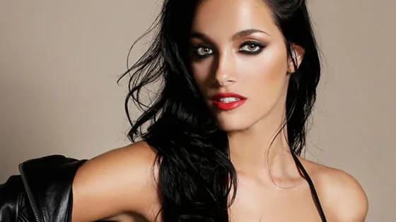 Oriana Sabatini, a los besos con otra chica