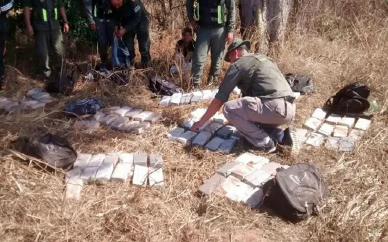 "Chicos" transportaban 50 kilos de cocaína