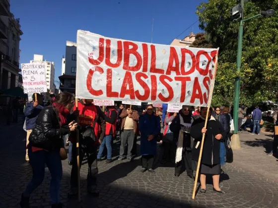 Jubilados se concentraron afuera del ANSES
