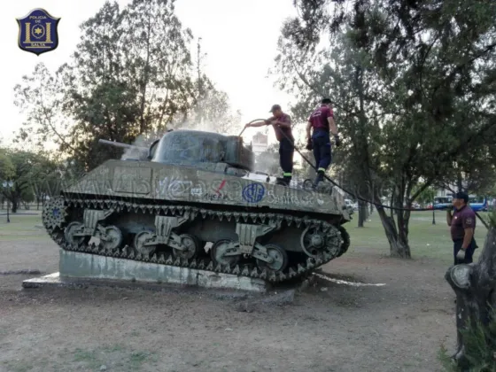 Incendiaron el interior de un tanque del Ejército