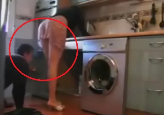 Le fue infiel con el plomero y quedó registrado en una cámara oculta (Vídeo)