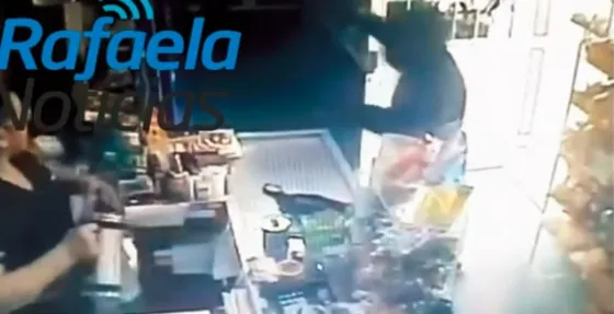 Usó agua caliente para evitar un robo. Video