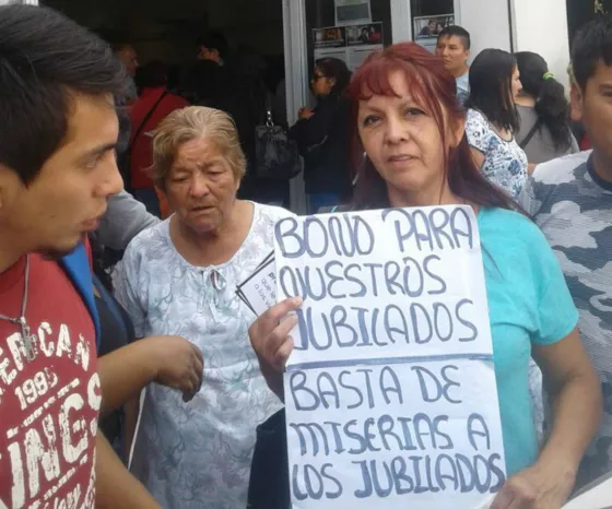 Barrios de Pie le dice al Gobierno Nacional: "Con los abuelos no"