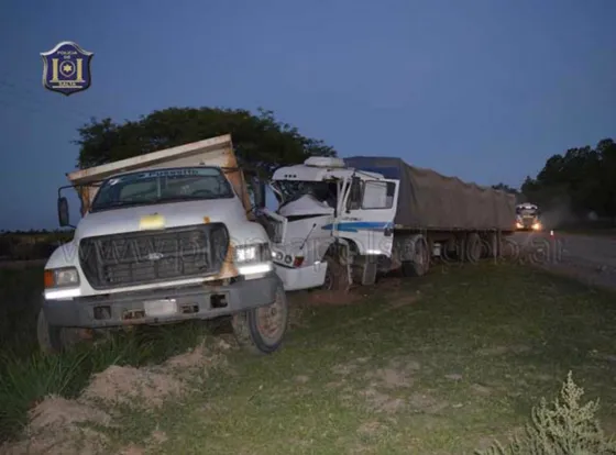 Camionero ebrio chocó a un camión estacionado