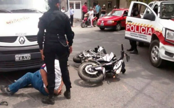 Orán: Vecinos atraparon a un motochorro y otro se escapó