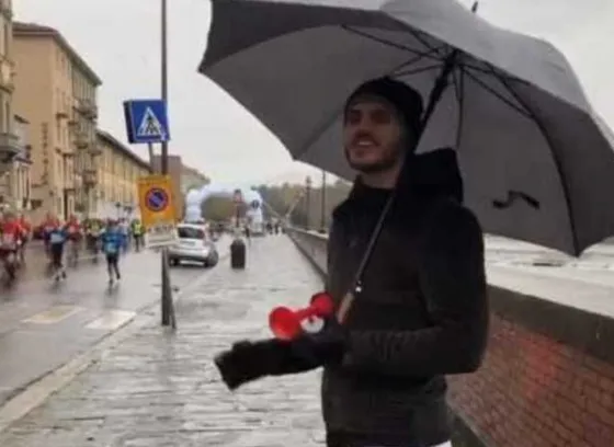 Increíble: Dejaron de correr para venerar a Icardi. Video