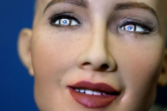 El robot que promete aniquilar la humanidad, quiere formar una familia. Video