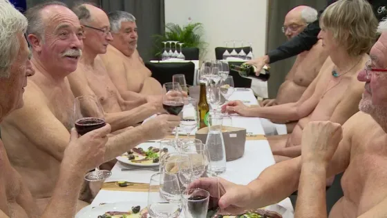 Abren el primer restaurante nudista en París