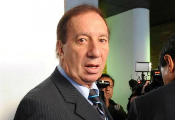 Denunciaron a Carlos Bilardo por acoso callejero