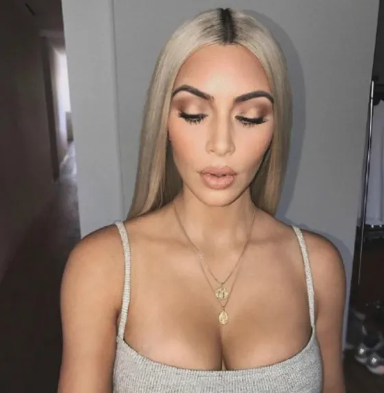 Kim Kardashian al desnudo y "con brillo propio". Foto