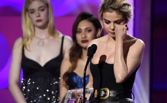 Selena Gomez lloró al recibir el premio Billboard