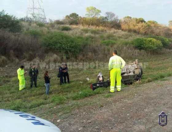 Volcó un auto en ruta 34 a la altura del peaje Cabeza de Buey