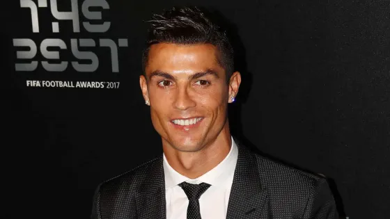 Ronaldo ganó su quinto Balón de Oro y desafió a Messi