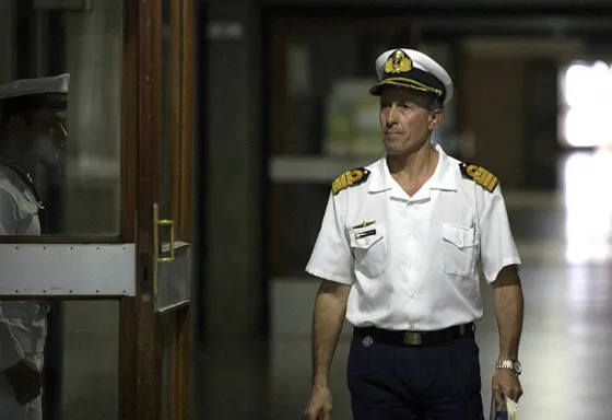 "Un cigarrillo en una cancha de fútbol"