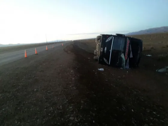 Tragedia en Jujuy: Volcó un micro y falleció una docente