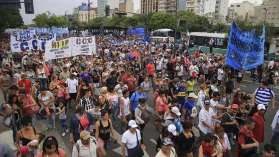 Masiva marcha en Buenos Aires contra las reformas de Macri