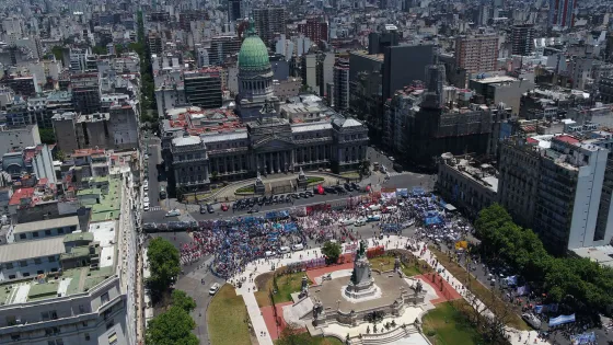 Se levantó la sesión en Diputados pero siguen los disturbios