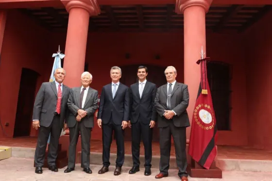 Cuatro gobernadores salteños se reunieron por primera vez en homenaje a Güemes