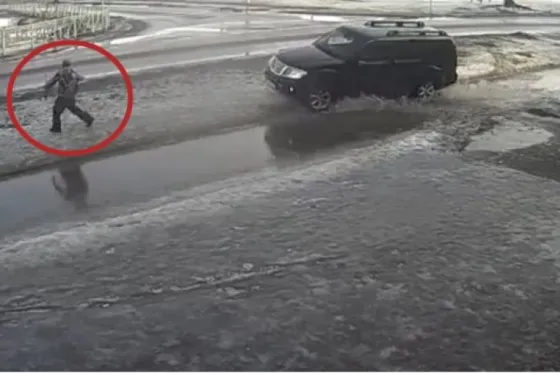 Atropella a niño porque disparó con arma de juguete contra su camioneta (Video)