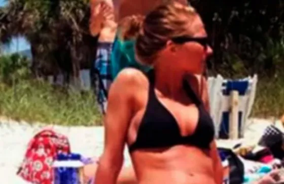 La intrigante foto de esta mujer en bikini es viral por un detalle casi imperceptible . Mirá