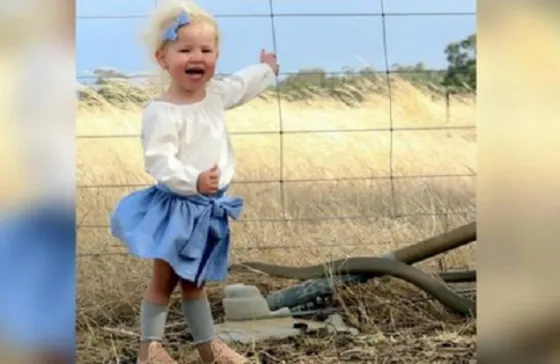 Publicó una inocente foto de su hija, y descubrió algo terrible