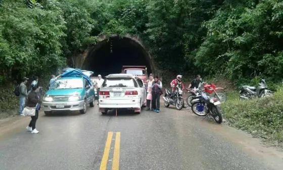 Docentes salteños bloquean paso a Bolivia