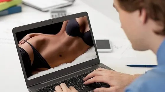 Un pornovecino despechado