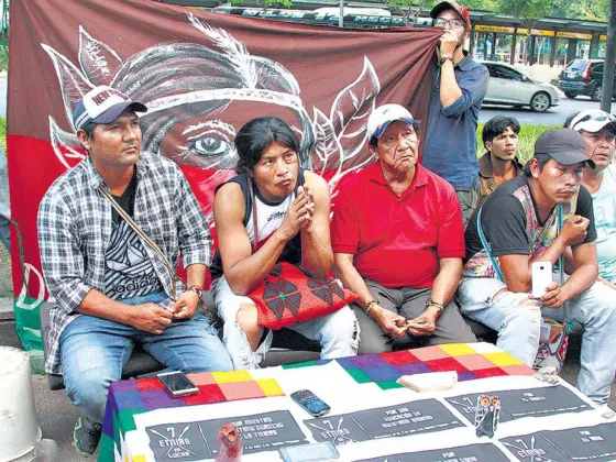 Un cacique dice que el gobierno retiene las carpetas de su pueblo hasta las elecciones