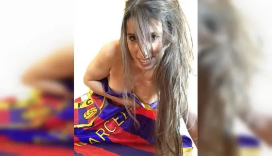 Infartante: La conejita de Playboy que se desnudó por la remontada del Barcelona. Fotos