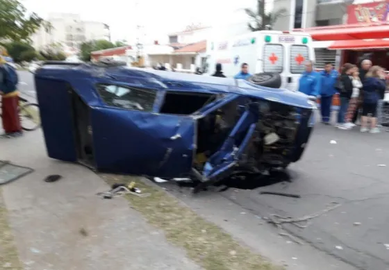 Fuerte choque en Av. Bicentenario
