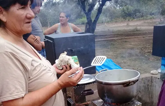 Mujeres de Los Blancos, Dragones y Morillo organizan ferias gastronómicas para impulsar el mercado interno