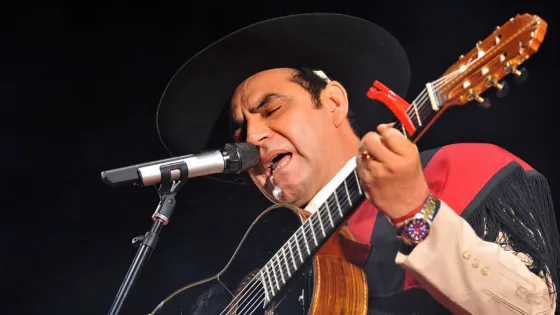 La Afip clausuró la peña del Chaqueño Palavecino por tener empleados en negro