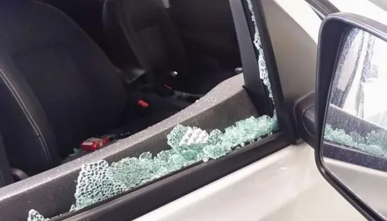 Se bajó al baño y en cinco minutos le robaron 100 mil pesos