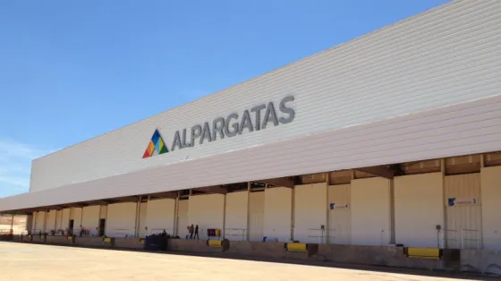 Cierran dos plantas de ALPARGATAS