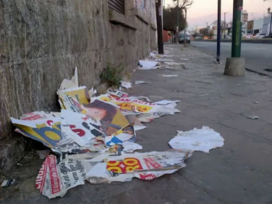 ¿Y los carteles?: partidos políticos deberán limpiar la vía pública