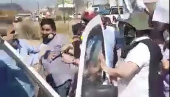 VIDEO: Un conductor agredió a las piñas a docentes salteños