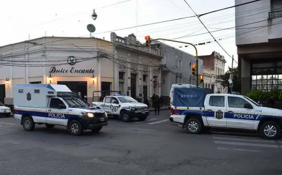 Asesinaron a un hombre en el microcentro: hay tres detenidos