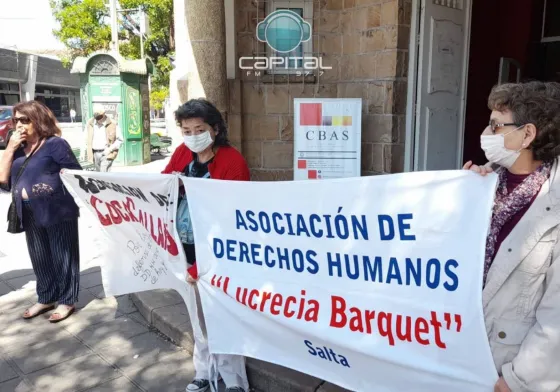 Abrazo simbólico a la biblioteca provincial: denuncian abandono de las autoridades
