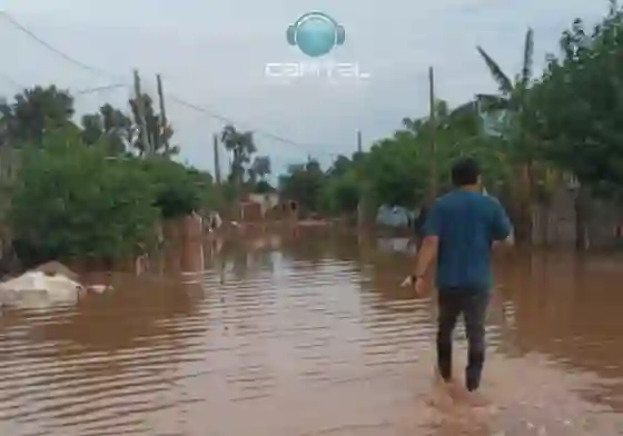 Apolinario Saravia: hay evacuados por inundaciones y violentas ráfagas de viento