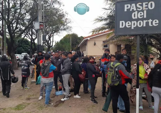 Locura en Central Norte: hinchas pasaron la noche en la vereda para comprar entradas