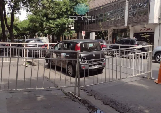 Tragedia en el centro: un hombre falleció arriba de un remis